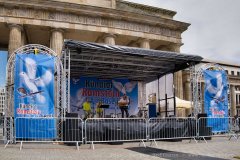 K&uuml;ndigt Ramstein, B&uuml;hne am Brandenburger Tor, Berlin